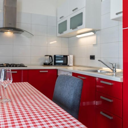 Apartment A & J เพทรอซาเน ภายนอก รูปภาพ