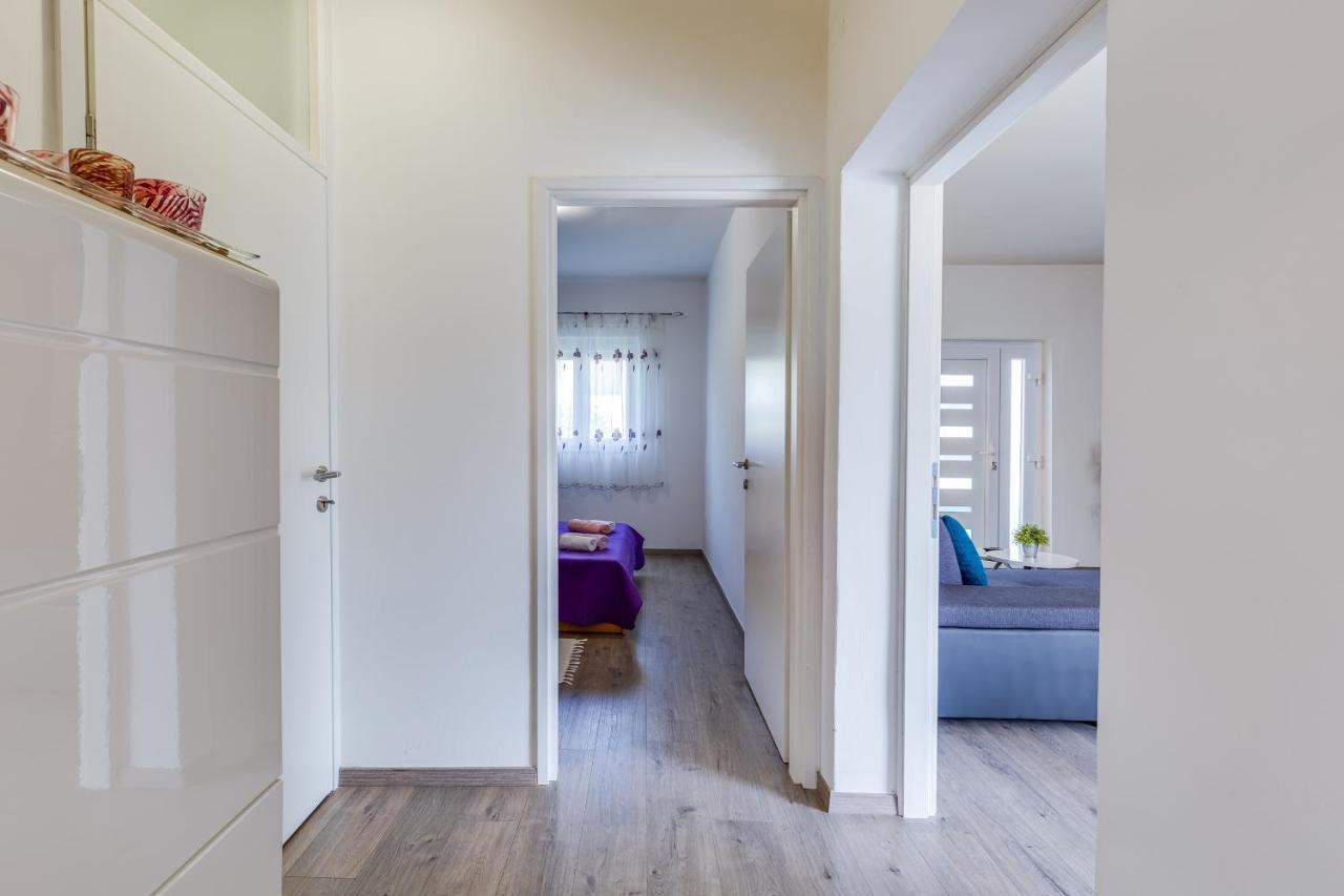 Apartment A & J เพทรอซาเน ภายนอก รูปภาพ