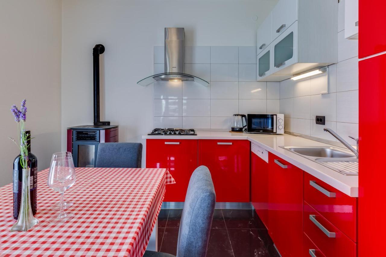 Apartment A & J เพทรอซาเน ภายนอก รูปภาพ