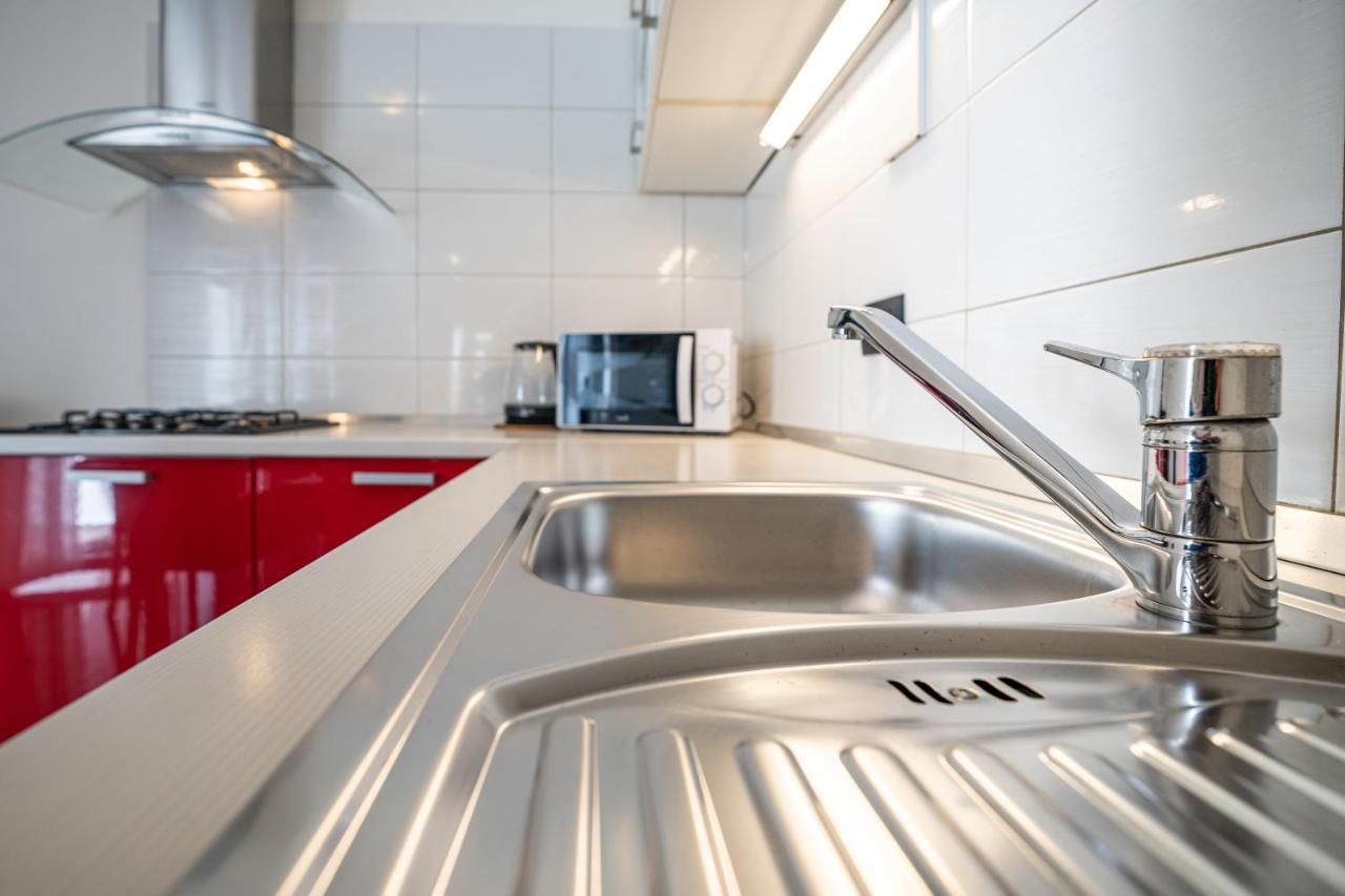 Apartment A & J เพทรอซาเน ภายนอก รูปภาพ