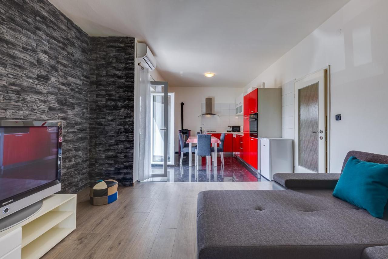 Apartment A & J เพทรอซาเน ภายนอก รูปภาพ