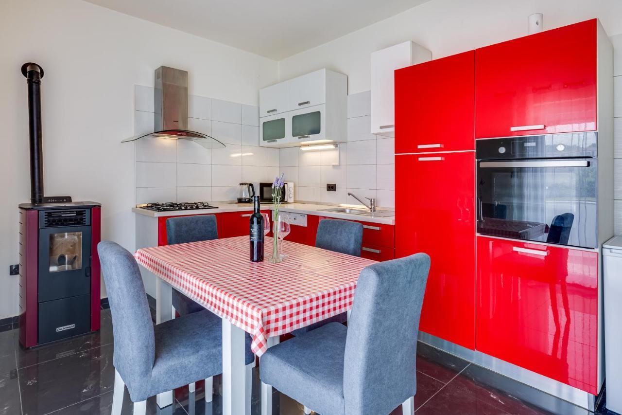 Apartment A & J เพทรอซาเน ภายนอก รูปภาพ