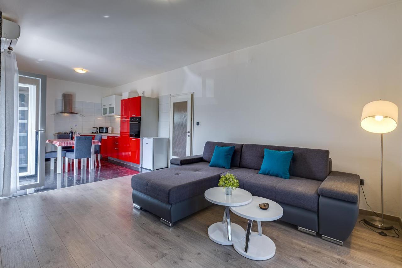 Apartment A & J เพทรอซาเน ภายนอก รูปภาพ